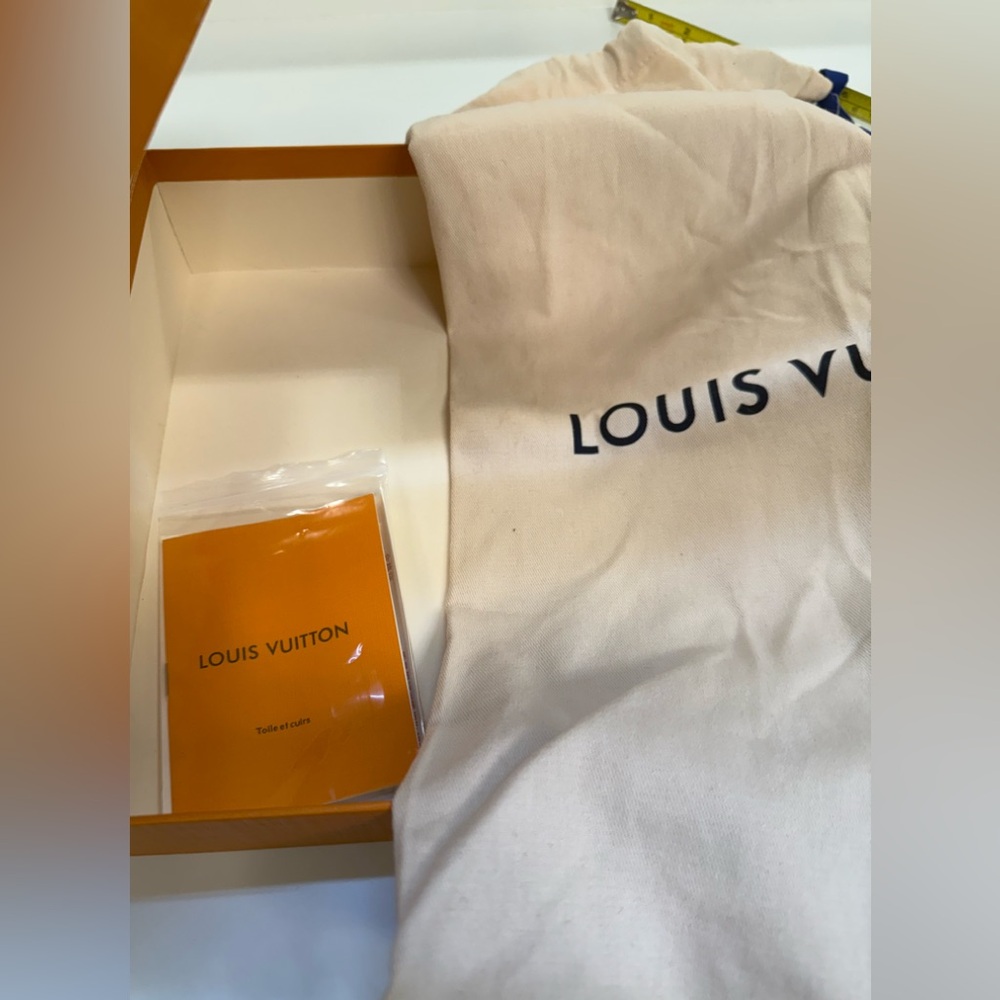 Louis Vuitton Orange Box & Pouch 11 1/2.X 10 1/2 inches - Picture 4 of 6